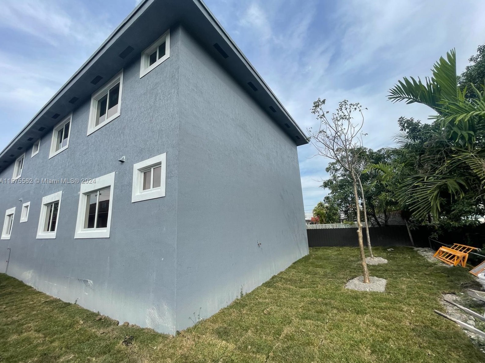 1961 25th Ave, Miami FL 33125-1218 exterior