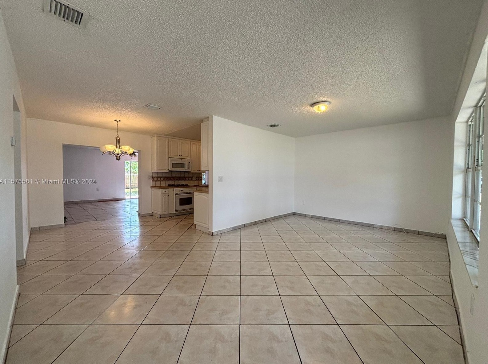 6464 Johnson St, Hollywood, FL 33024-7738