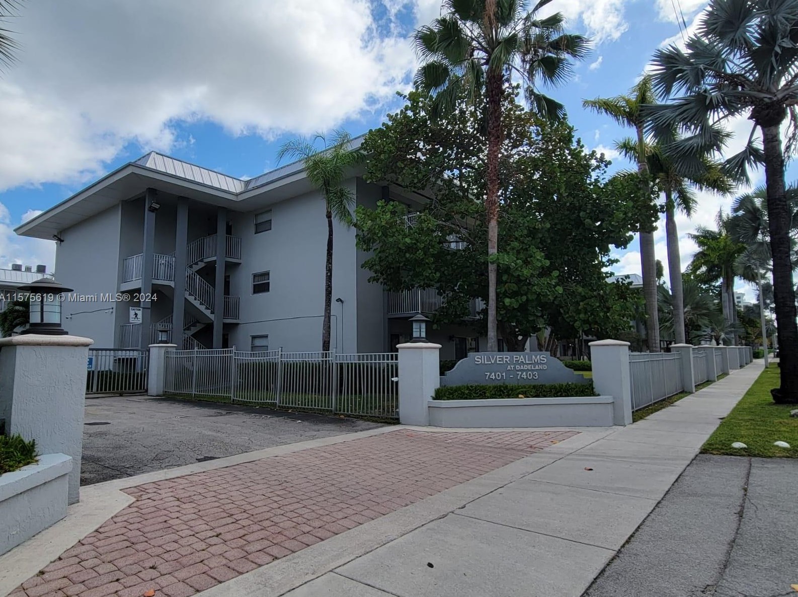 7403 Sw 82nd St #305n, Miami, FL 33143