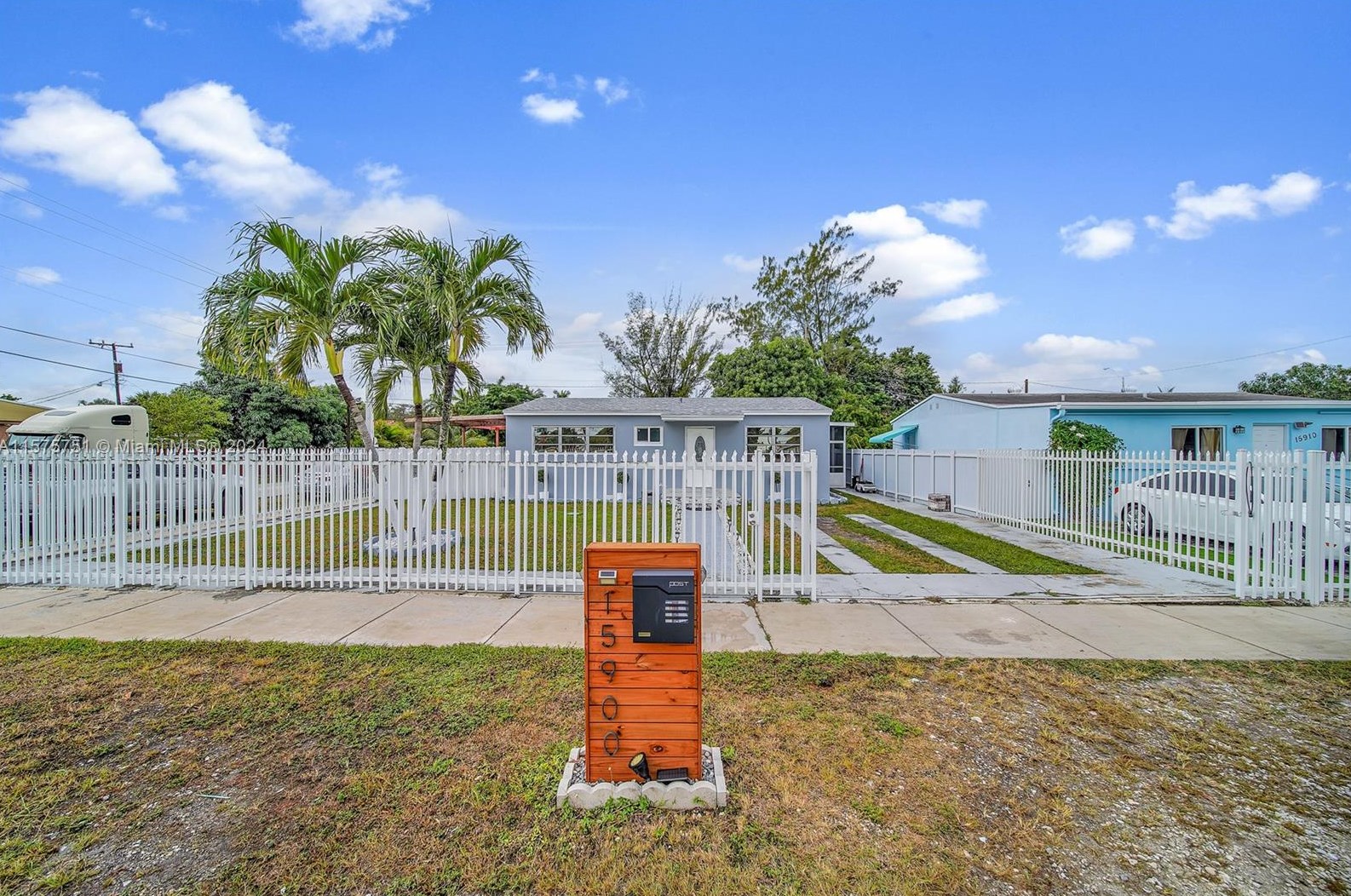 15900 41st Ave, Miami, FL 33054-6124