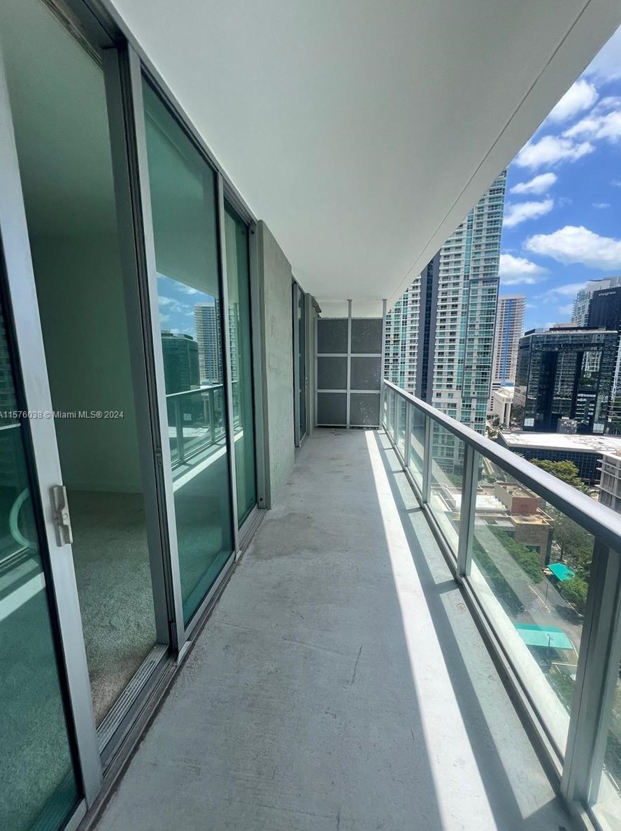 1111 1st Ave, Miami FL  33130-5400 exterior