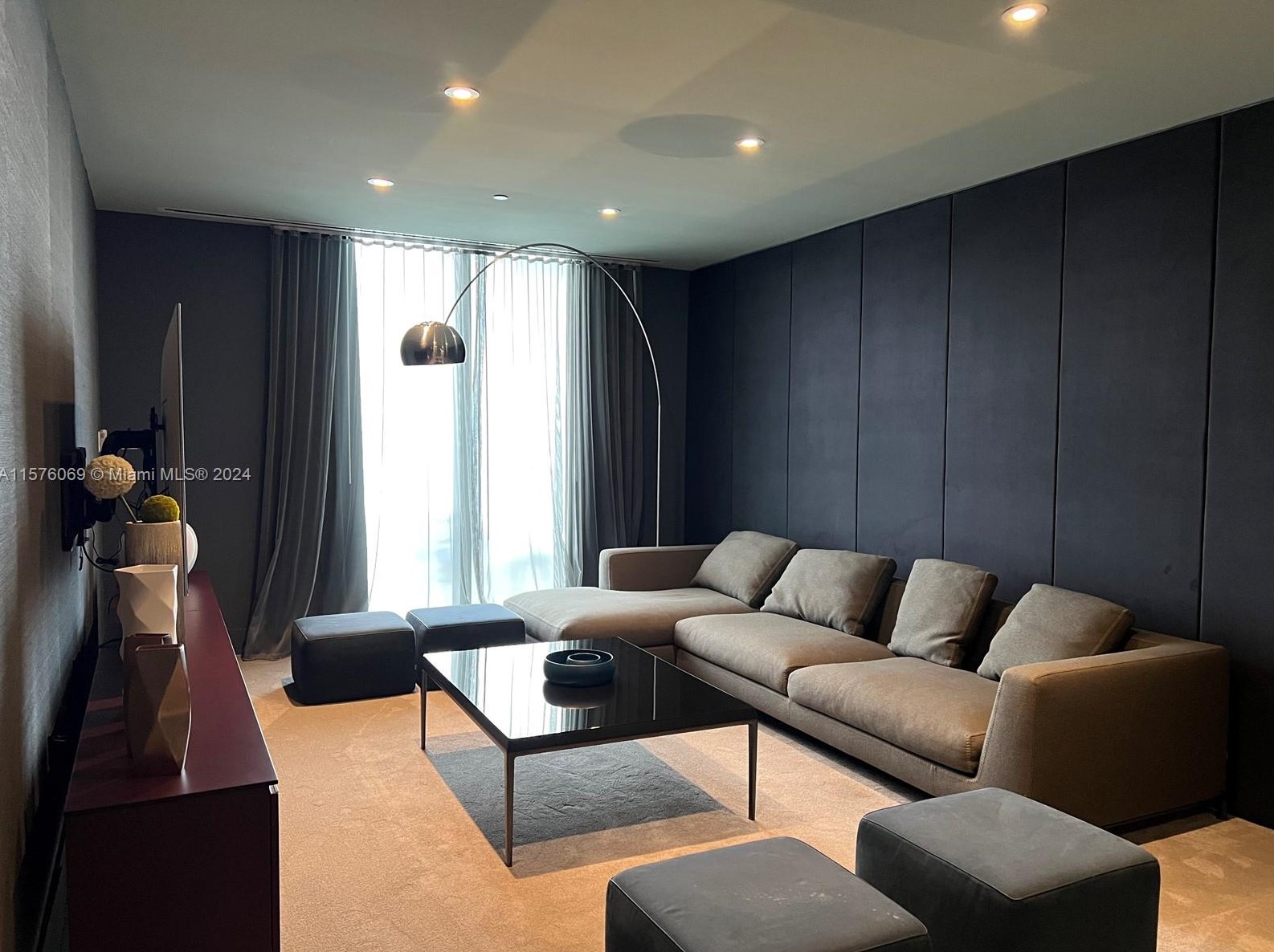 88 7th St, Miami FL exterior