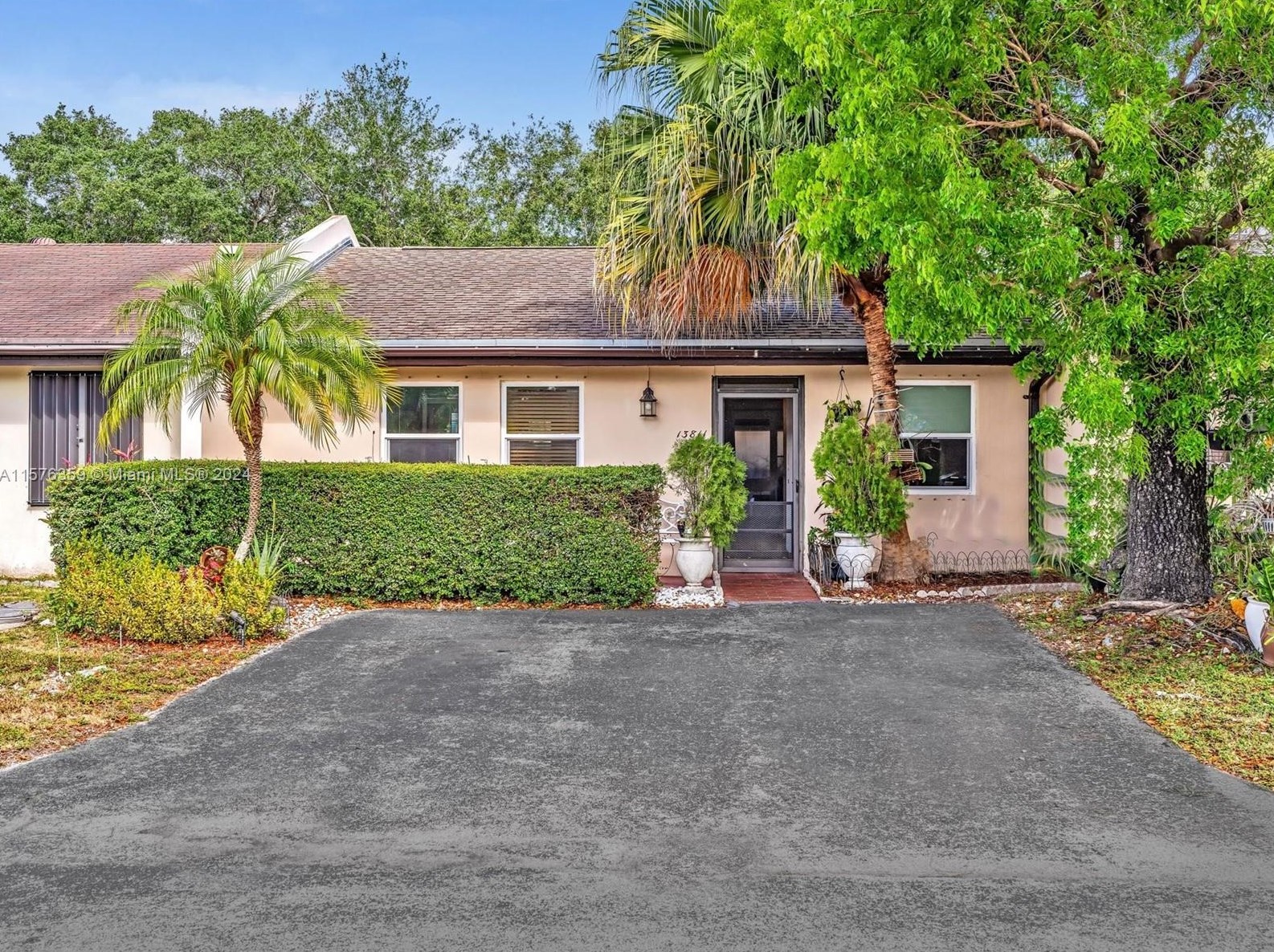 13811 54th St, Miami, FL 33175-6022