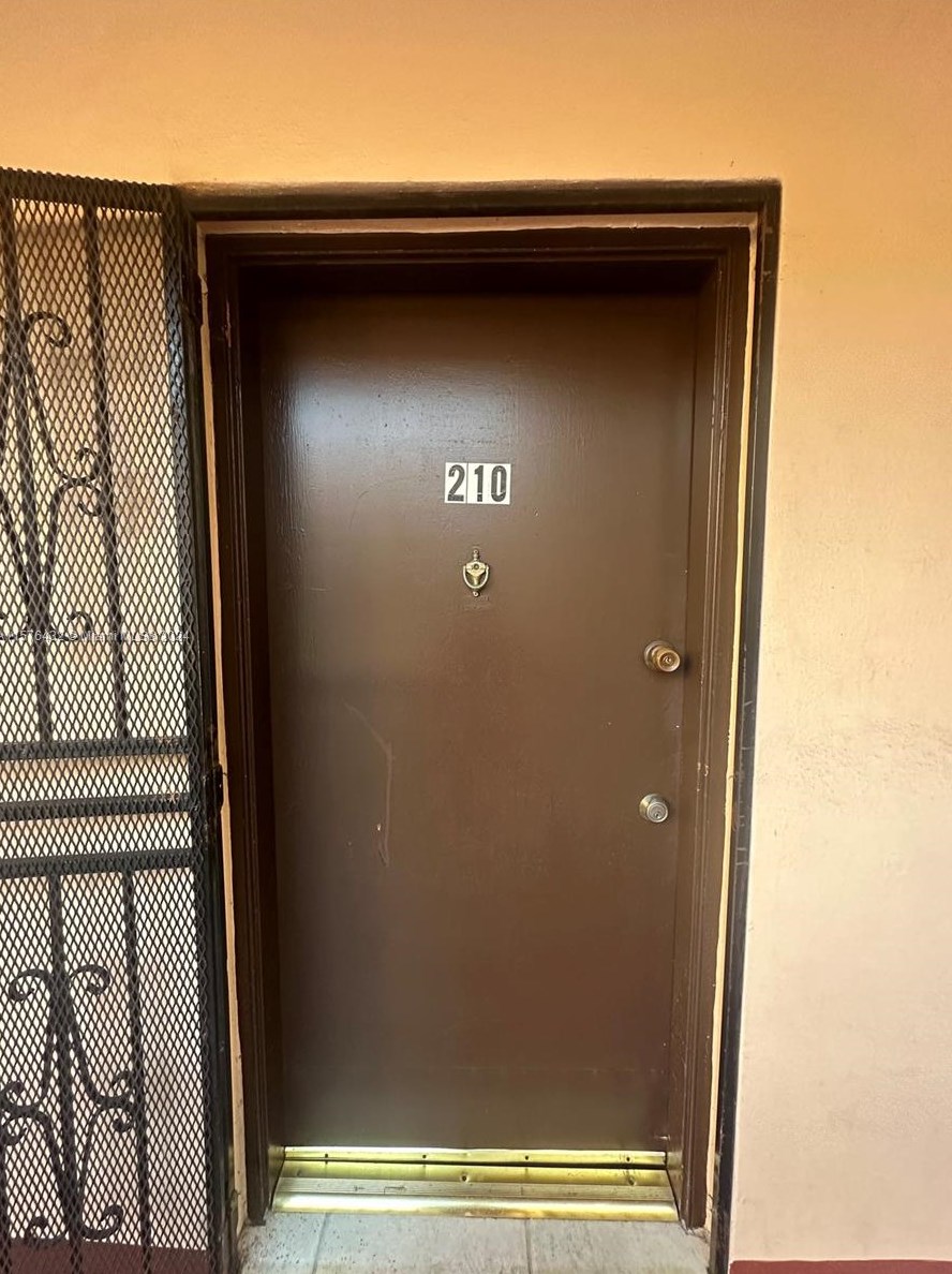 1855 W 60th St #210-c, Hialeah, FL