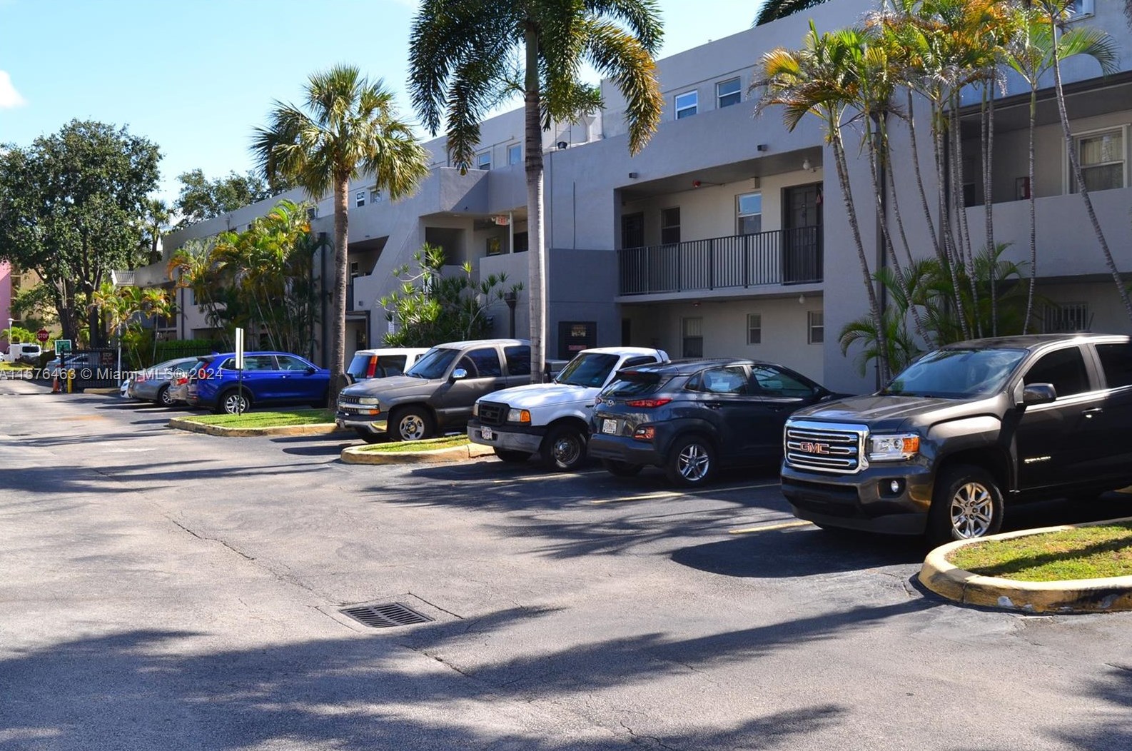 220 87th Ave, Miami, FL 33172-4506