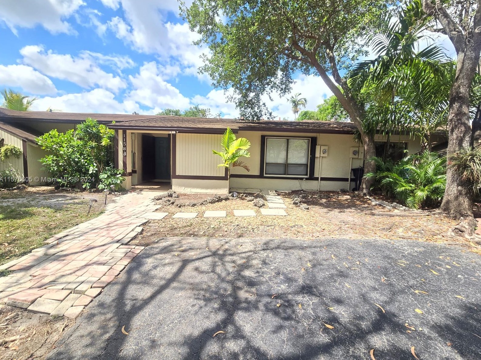 11588 112th Ave, Miami, FL 33176-3853