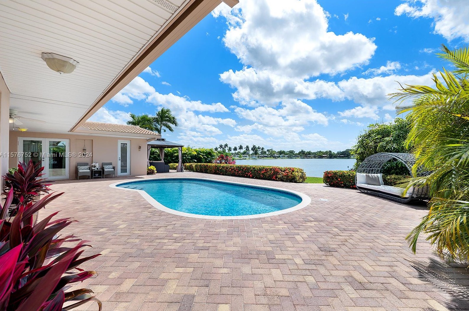 2080 82 Ter, Hollywood FL 33024-3171 exterior