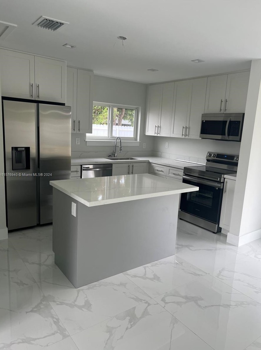 3321 196th Ln, Miami, FL 33056-2337