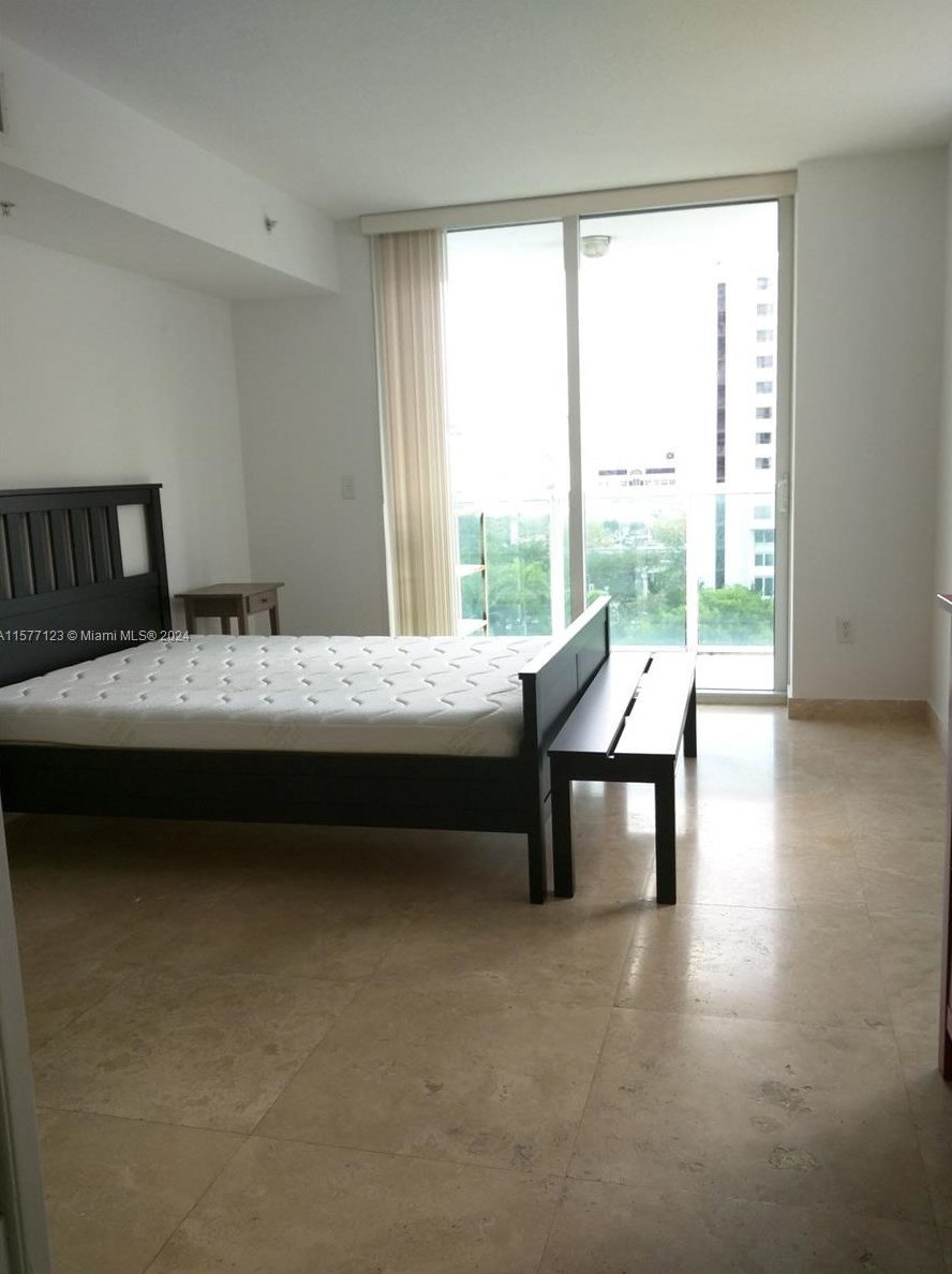 31 5th St, Miami FL 33131-2505 exterior