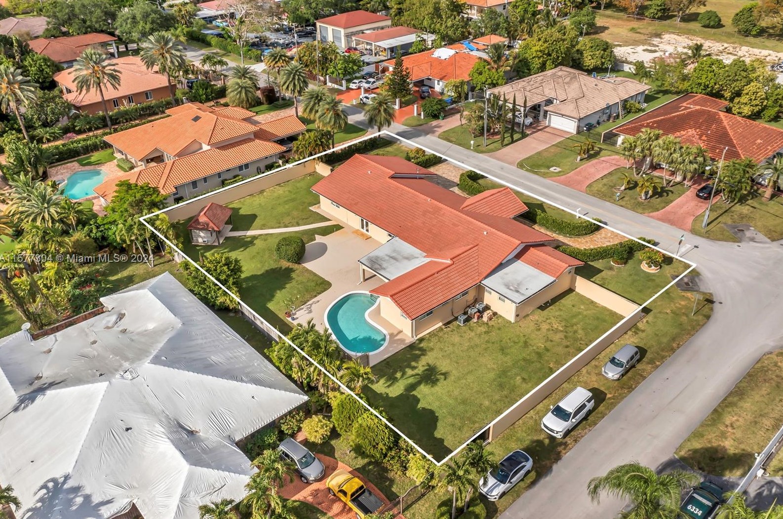 2740 110th Ave, Miami, FL 33165-2332