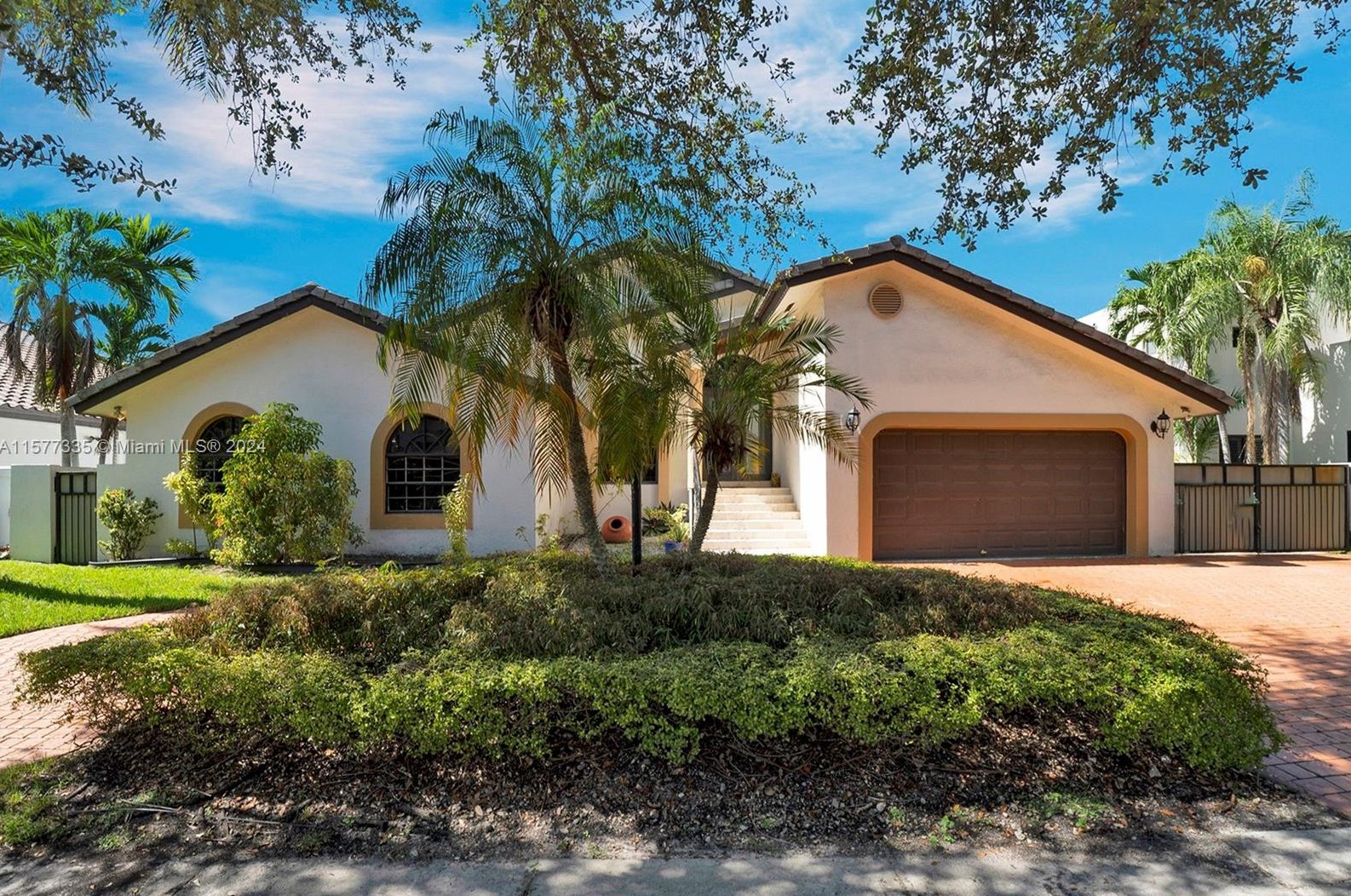 8240 Nw 163rd St, Hialeah, FL 33016