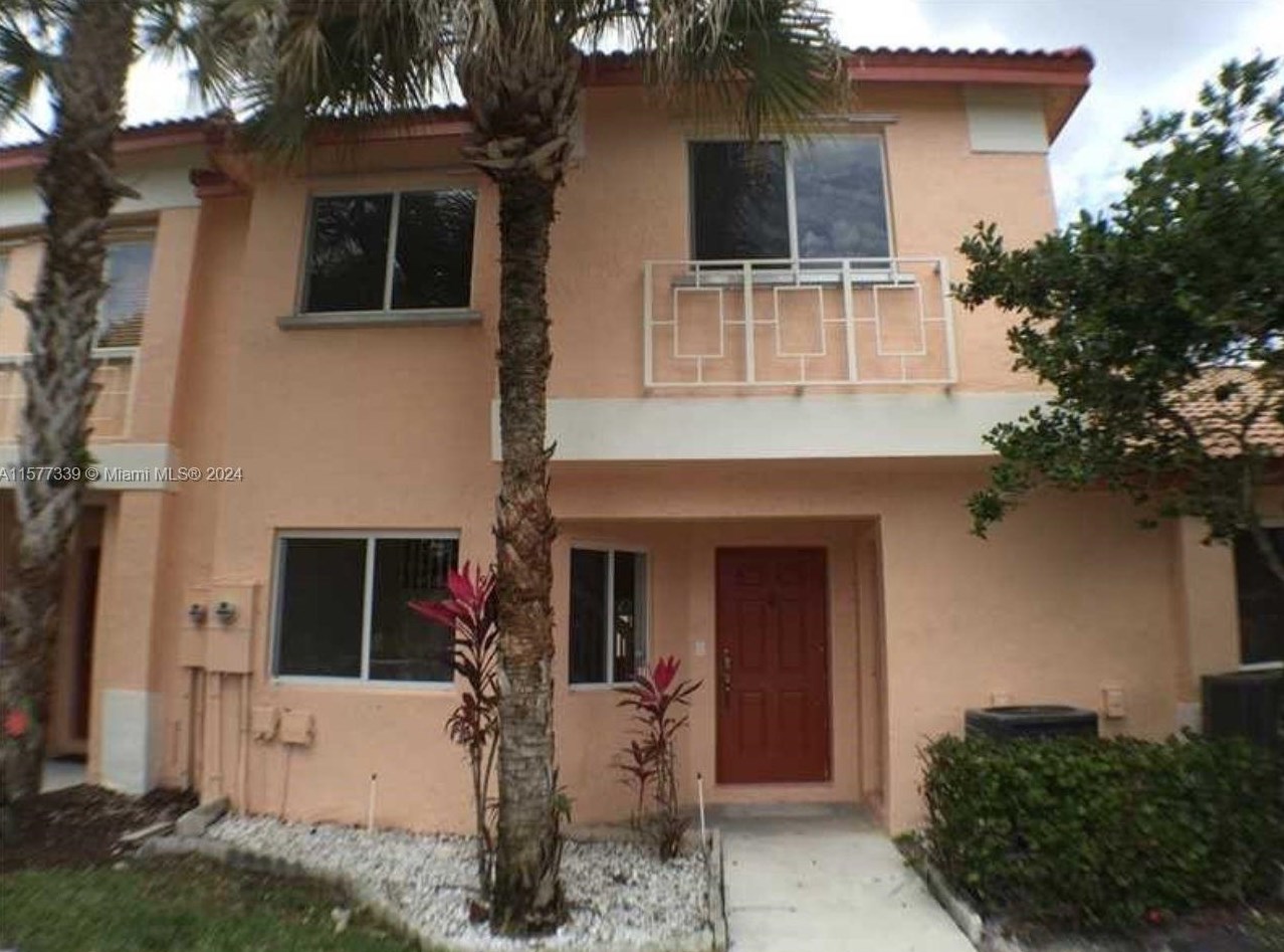 566 208th Way, Hollywood, FL