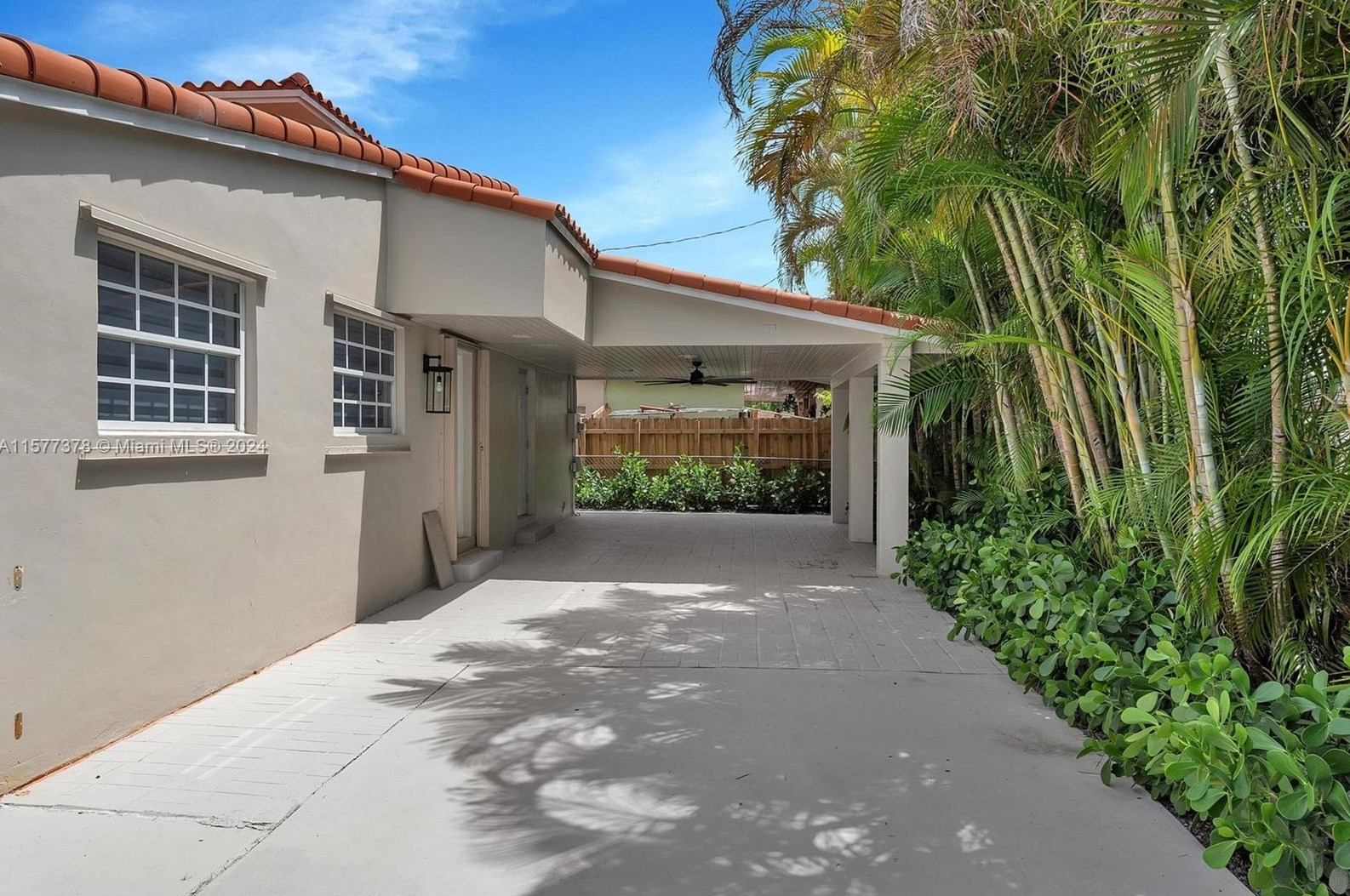 424 13th St, Hialeah, FL 33010-3666