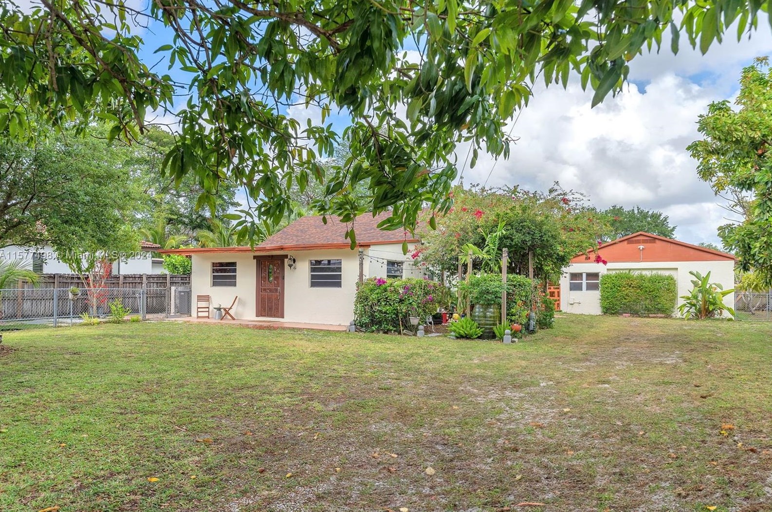 241 Cherokee St, Miami, FL 33166-5174