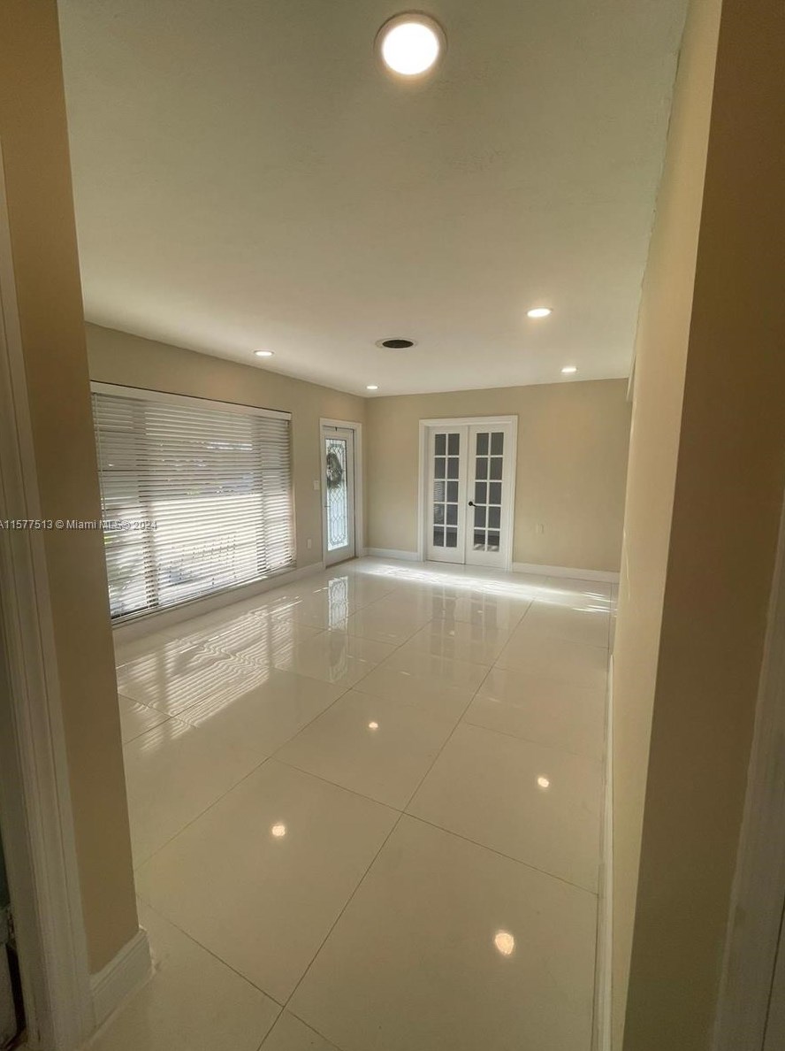 2813 Bahama Dr, Hollywood, FL 33023