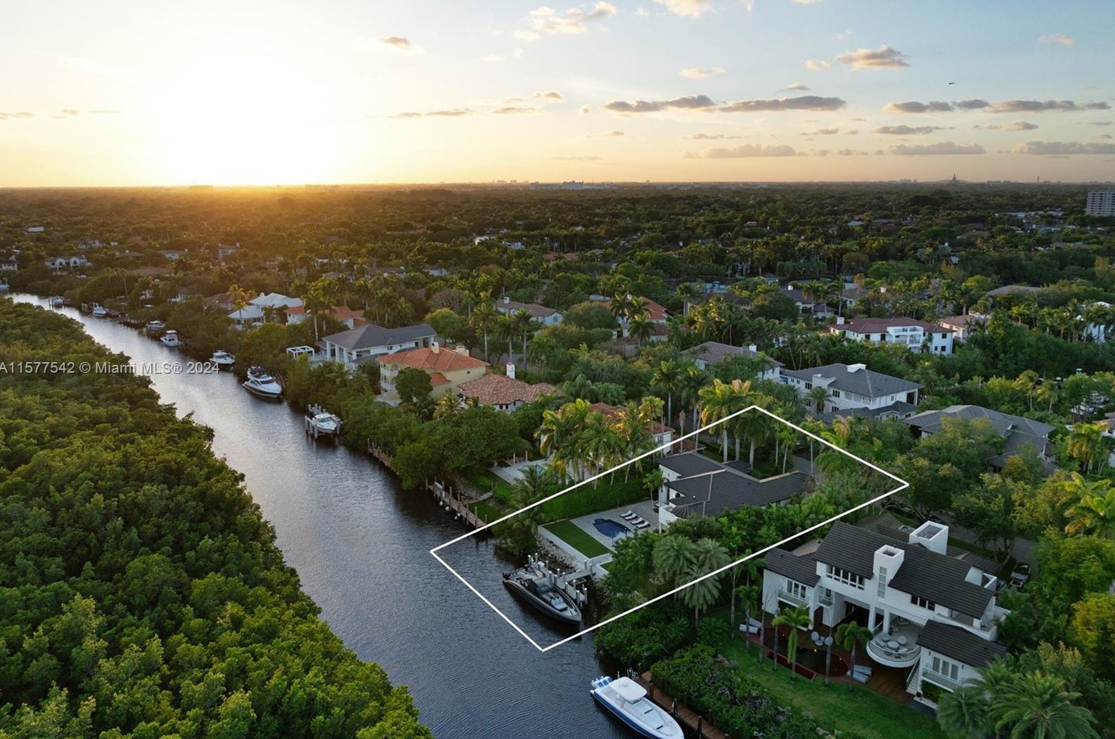 144 Paloma Dr, Miami FL 33143-6545 exterior