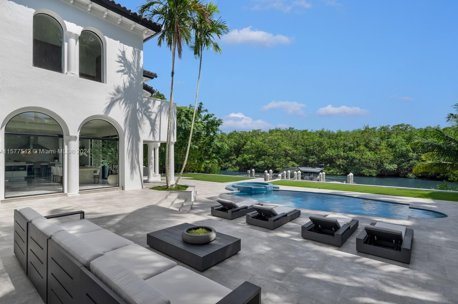 144 Paloma Dr, Miami FL 33143-6545 exterior