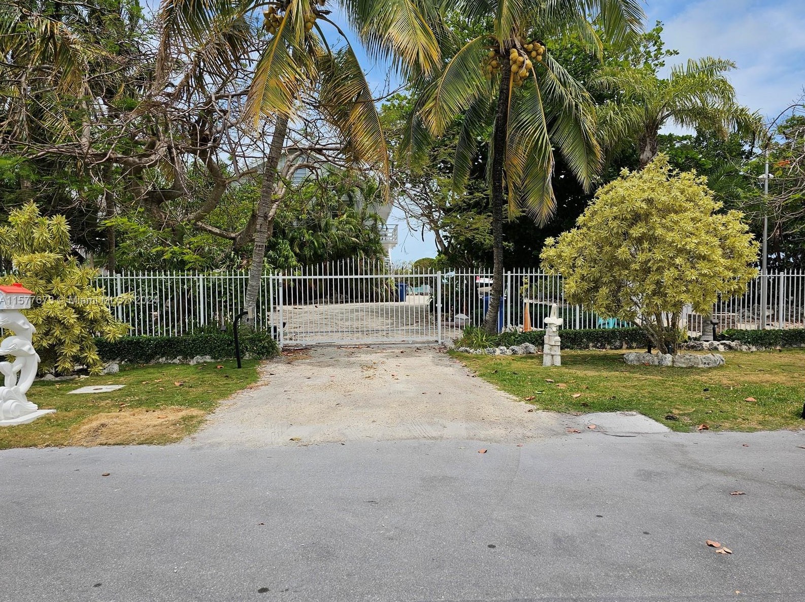 575 Hazel St, Key Largo FL 33037-3125 exterior