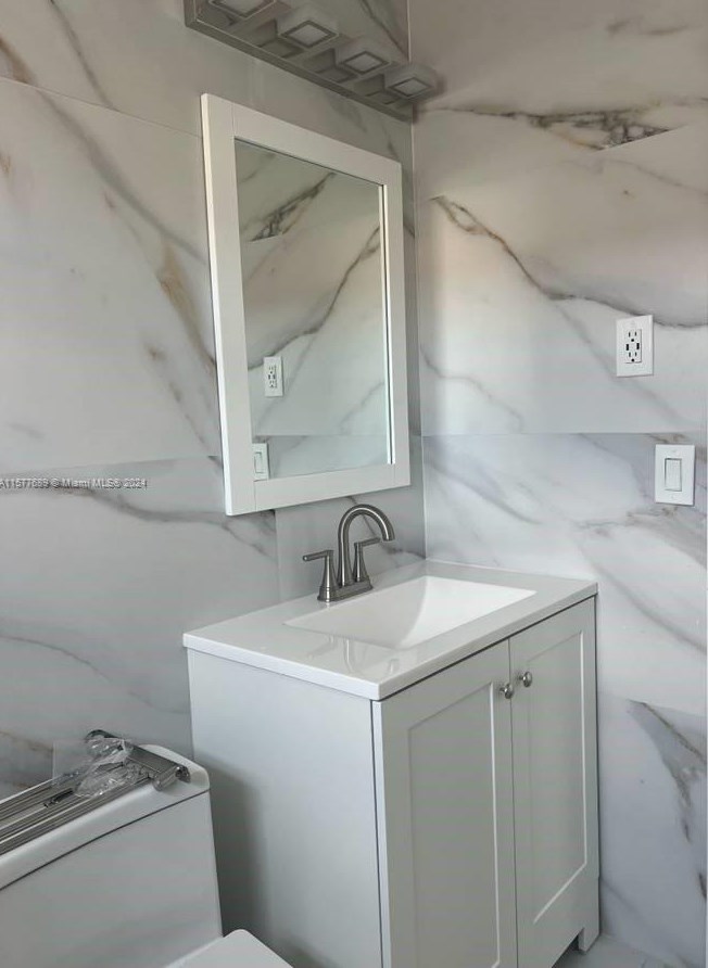 1155 Hayes St, Hollywood, FL 33019-3128