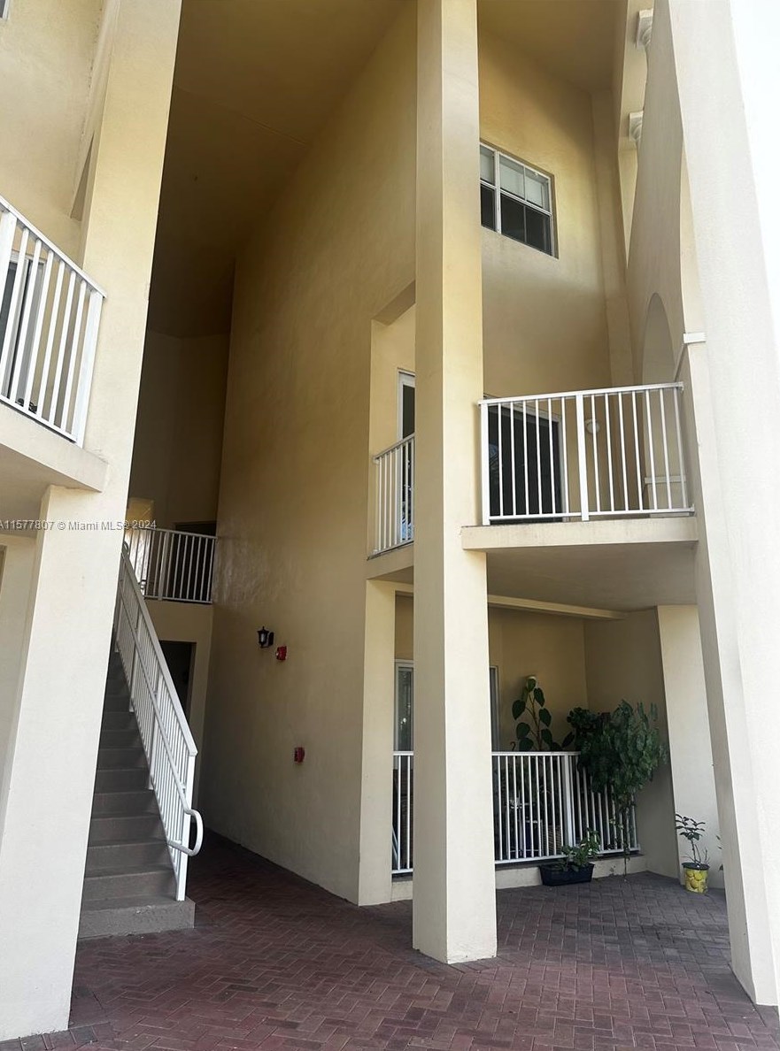 8800 107th Ct, Miami, FL 20110-2128