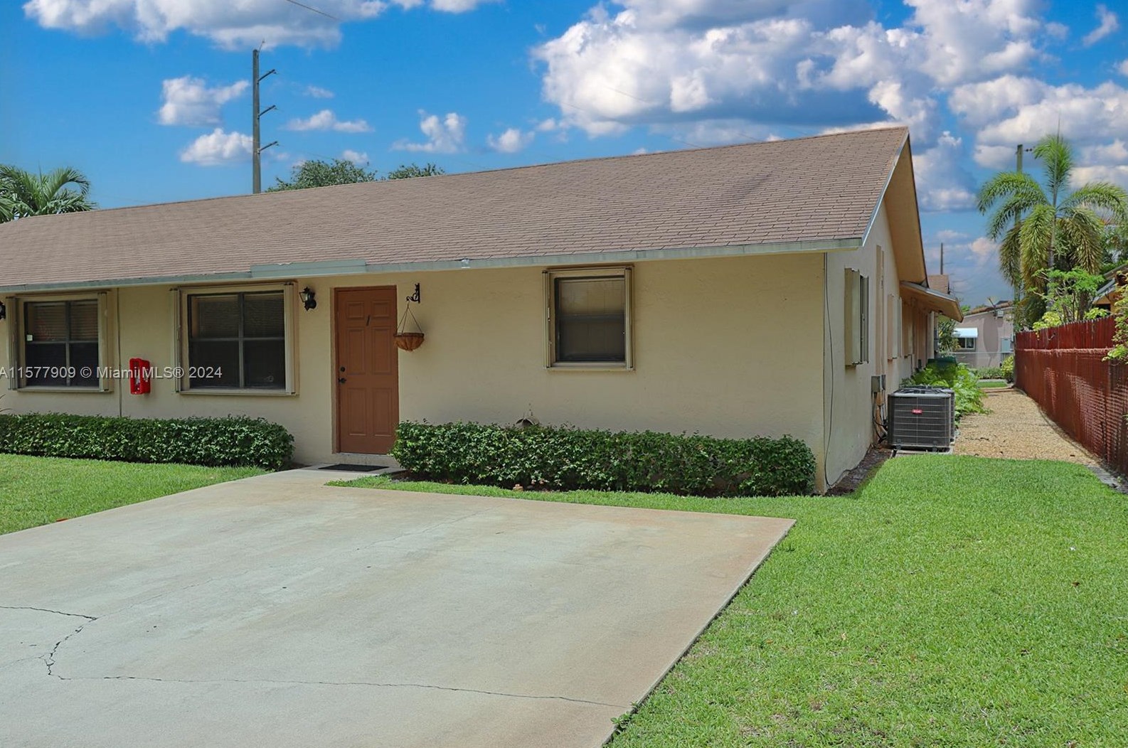 278 Sw 7th St #1-4, Dania Beach, FL 33004