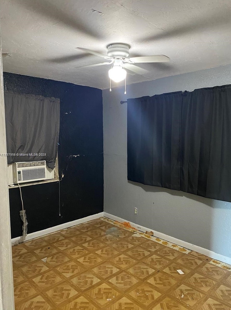 1641 43 St, West Palm Beach FL  33407-3844 exterior