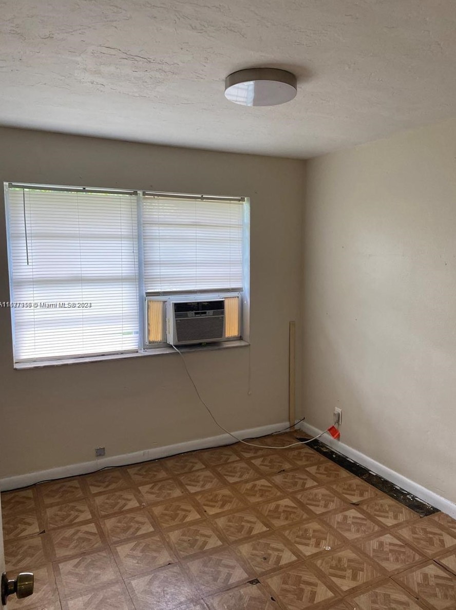 1641 43 St, West Palm Beach FL  33407-3844 exterior