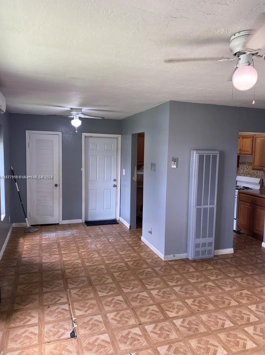 1641 43 St, West Palm Beach FL  33407-3844 exterior