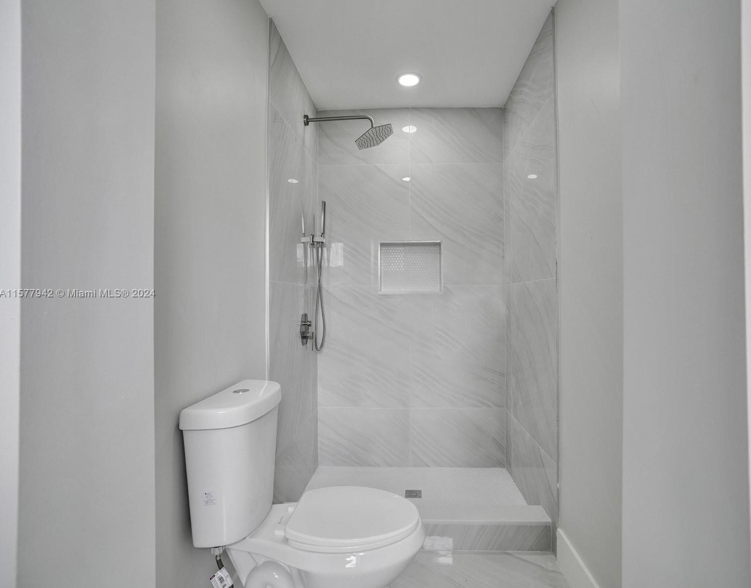 2380 155 St, Miami FL 33054-2750 exterior