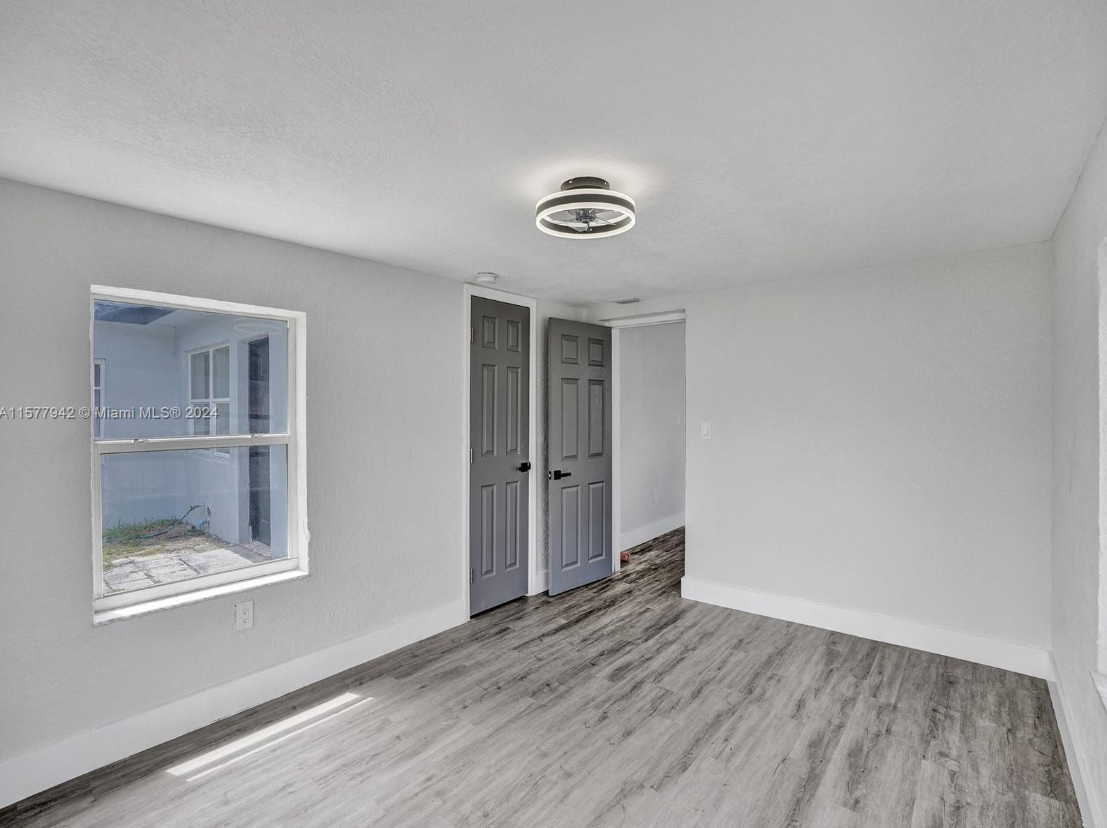 2380 155 St, Miami FL 33054-2750 exterior