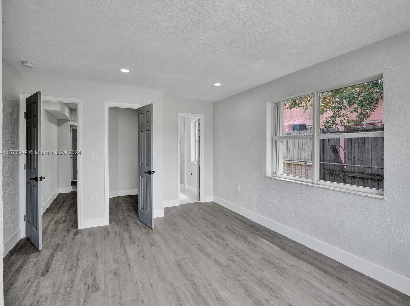 2380 155 St, Miami FL 33054-2750 exterior