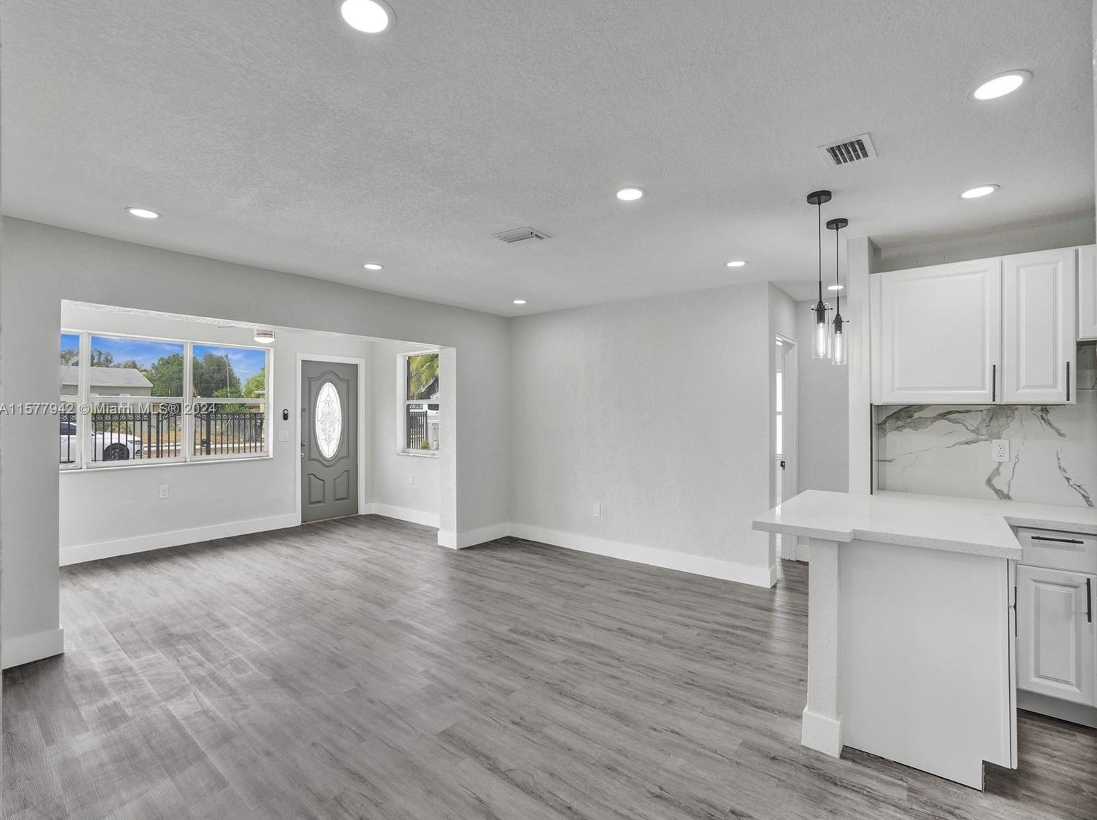 2380 155 St, Miami FL 33054-2750 exterior