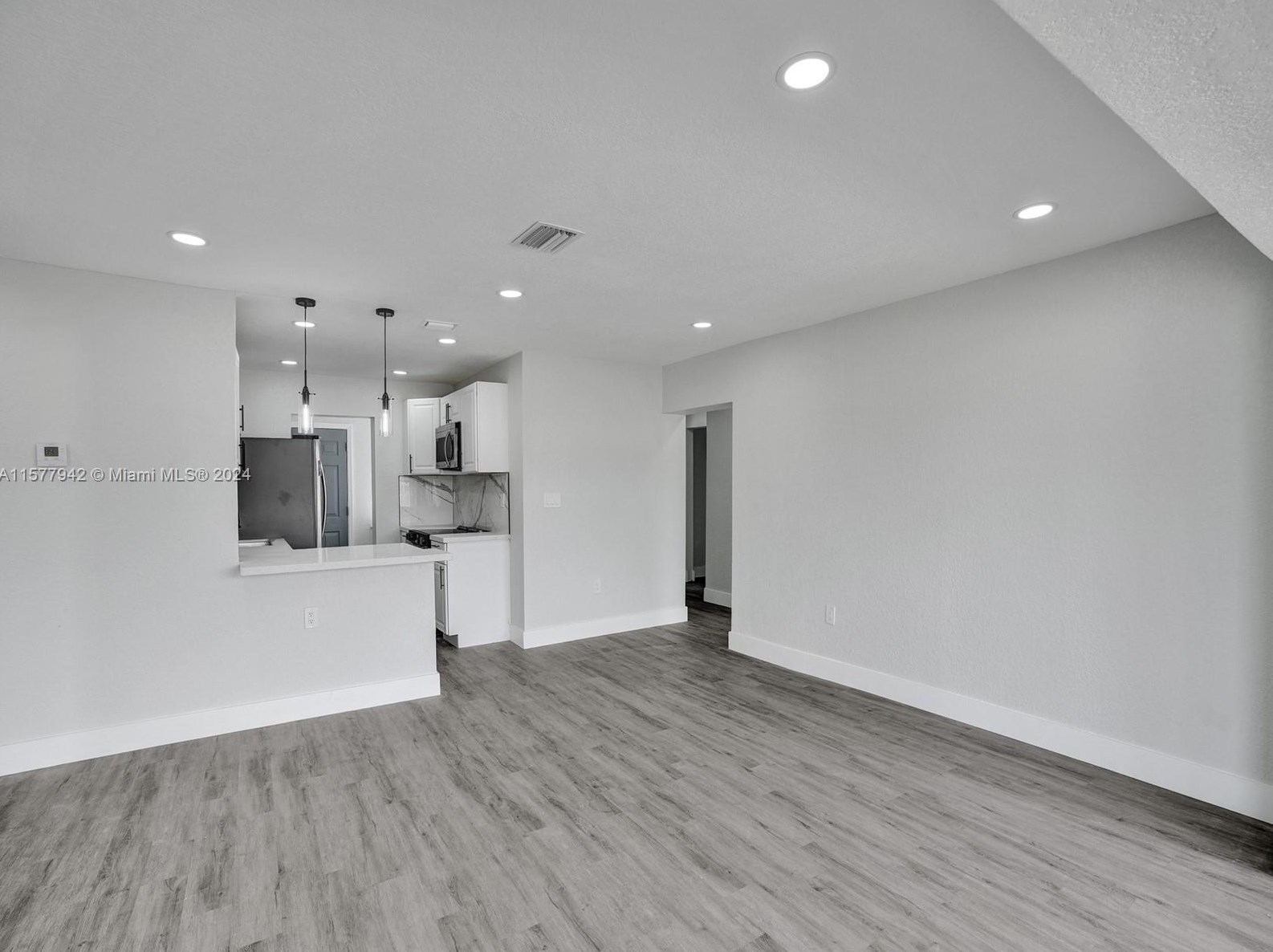 2380 155 St, Miami FL 33054-2750 exterior