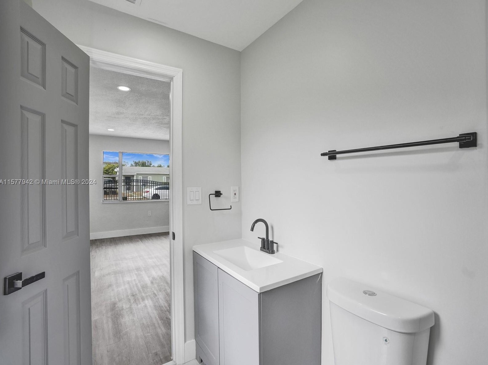 2380 155 St, Miami FL 33054-2750 exterior