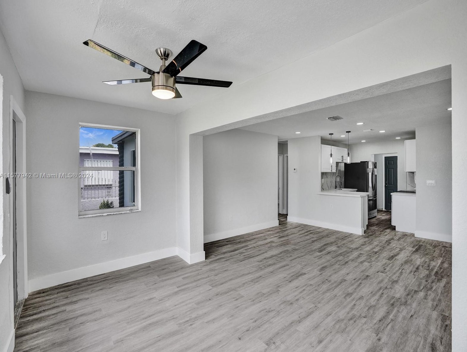 2380 155 St, Miami FL 33054-2750 exterior