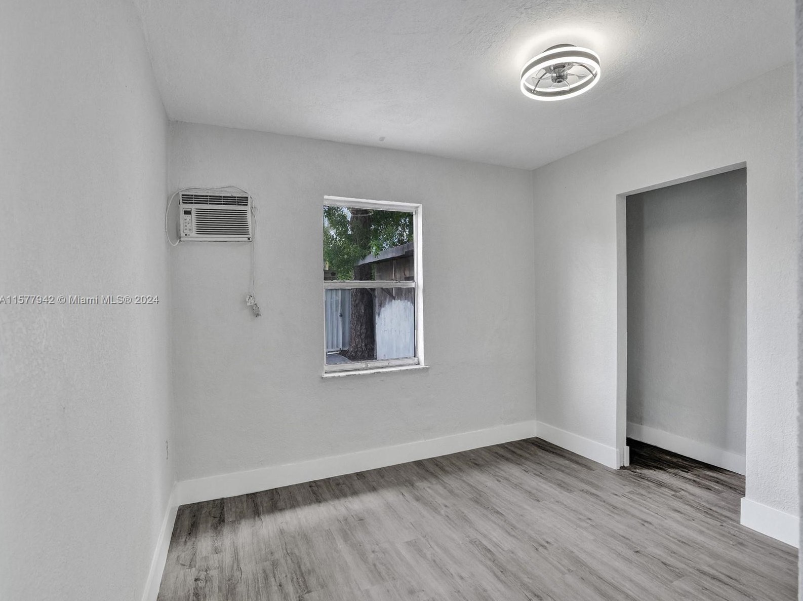 2380 155 St, Miami FL 33054-2750 exterior