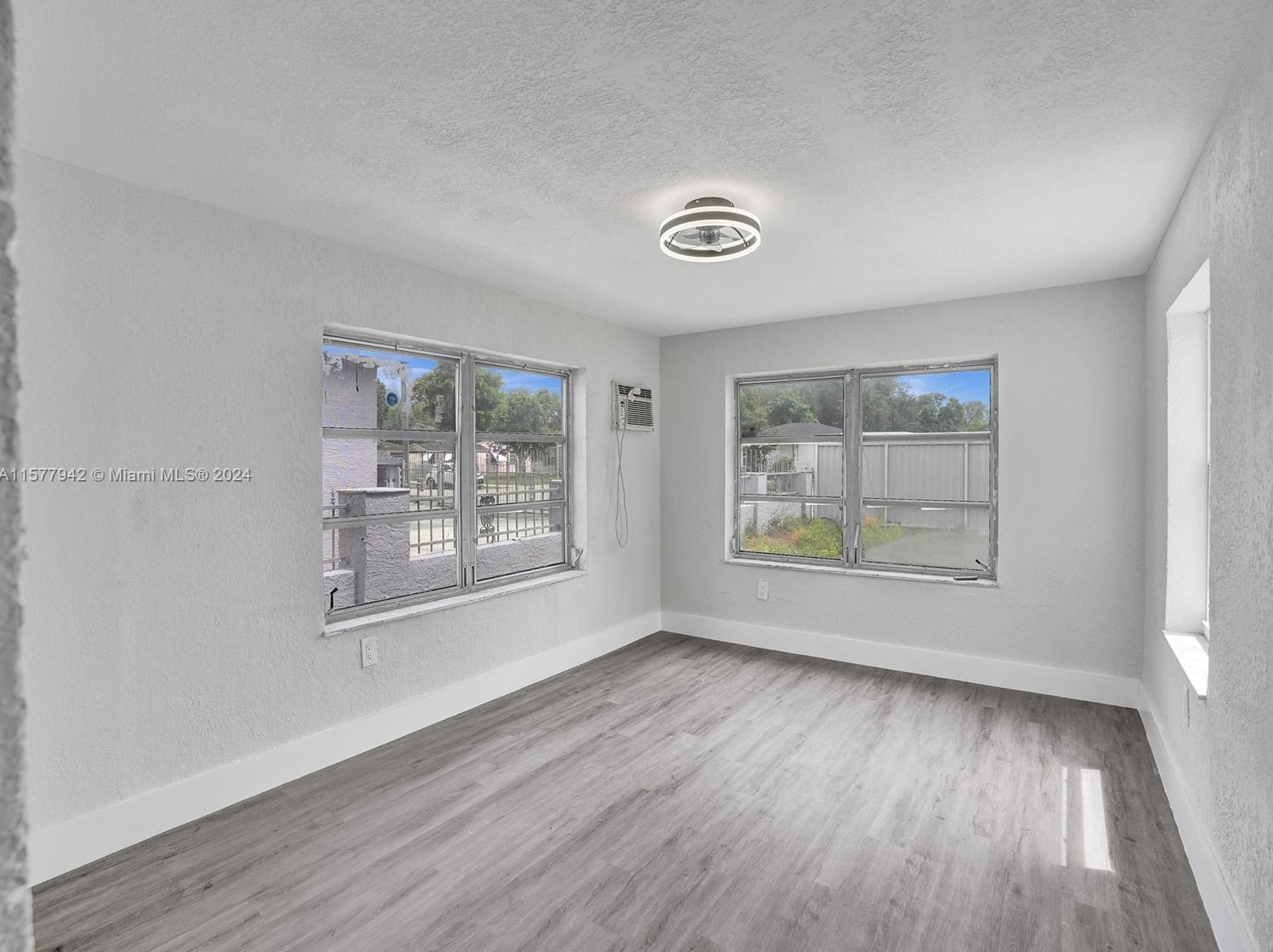 2380 155 St, Miami FL 33054-2750 exterior