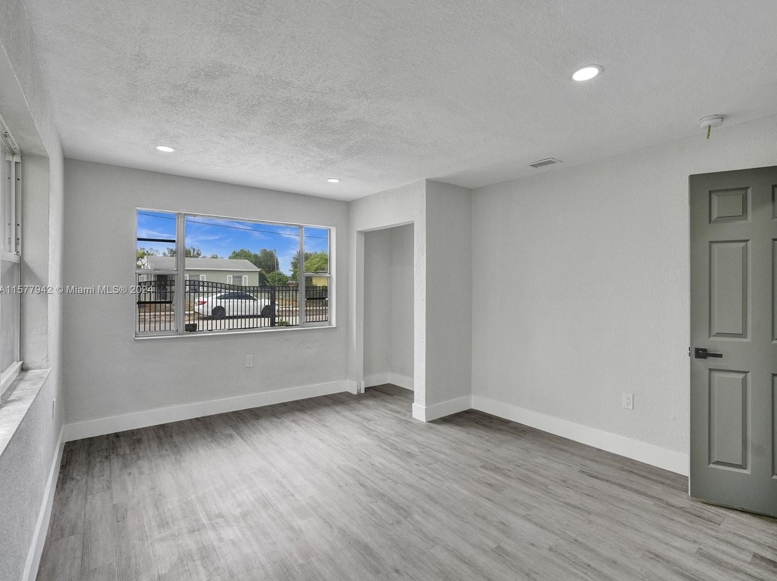 2380 155 St, Miami FL 33054-2750 exterior