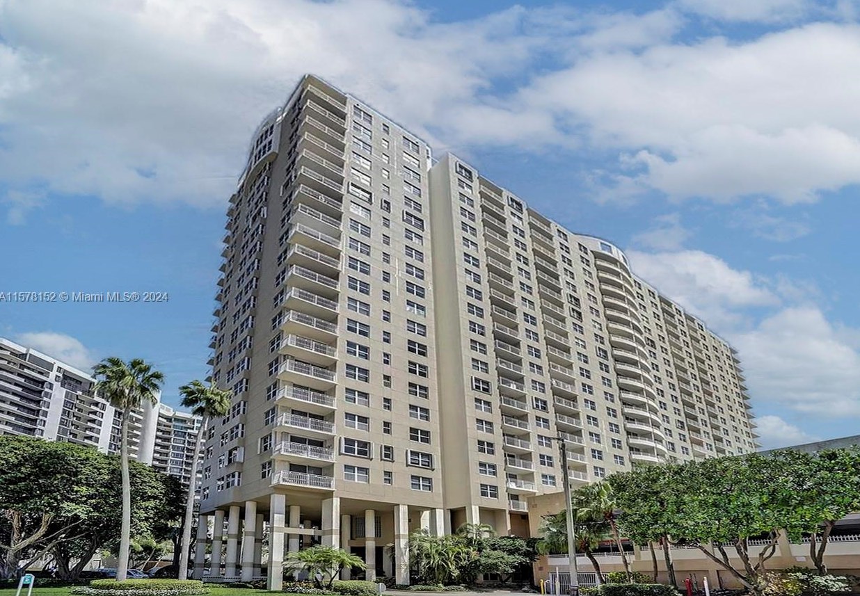 770 Claughton Island Dr, Miami FL  33131-2451 exterior