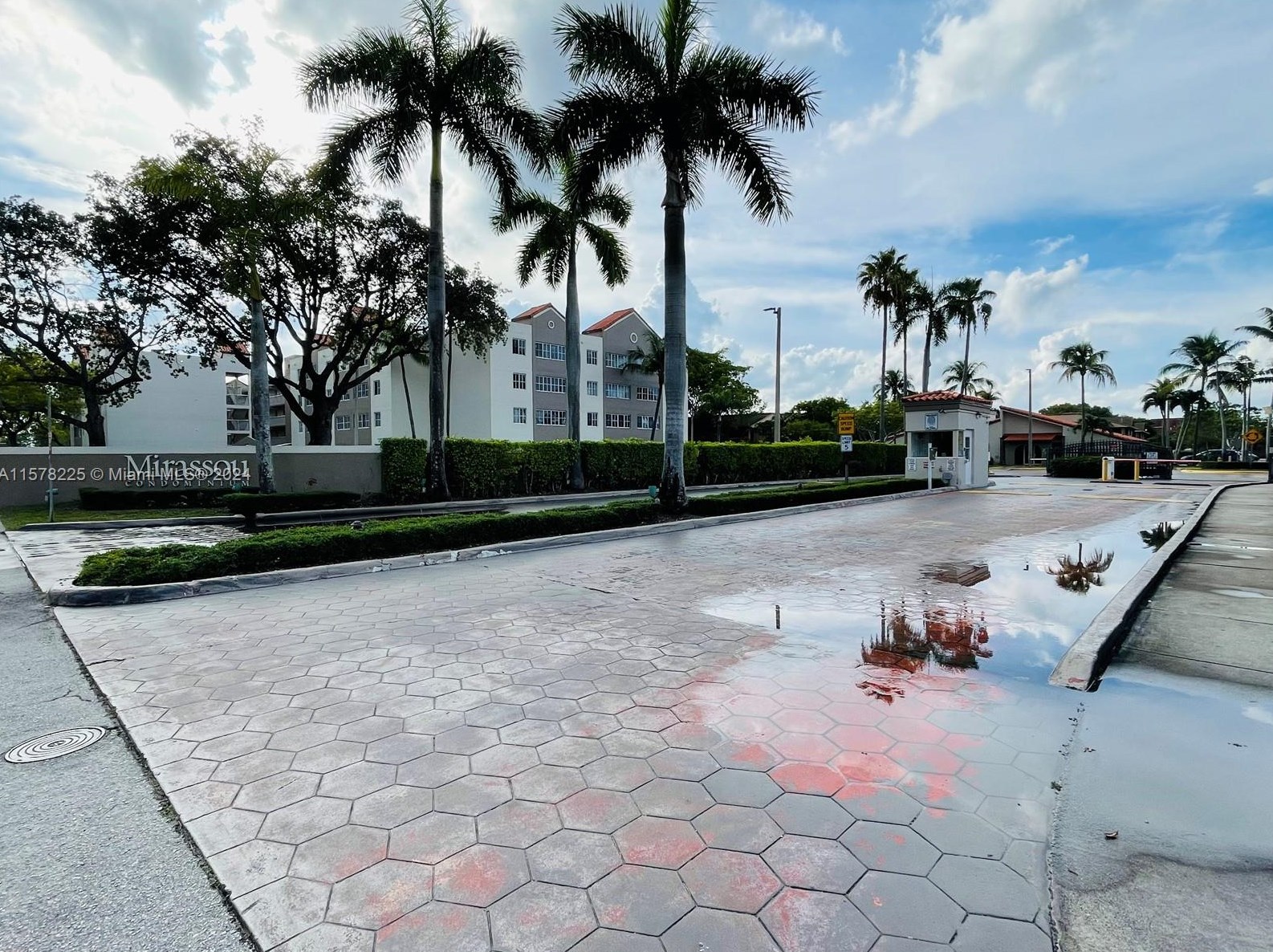 6065 Nw 186th St #209, Hialeah, FL 33015