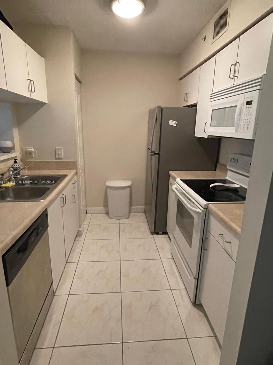 2031 Renaissance Blvd, Hollywood, FL 33025-5625