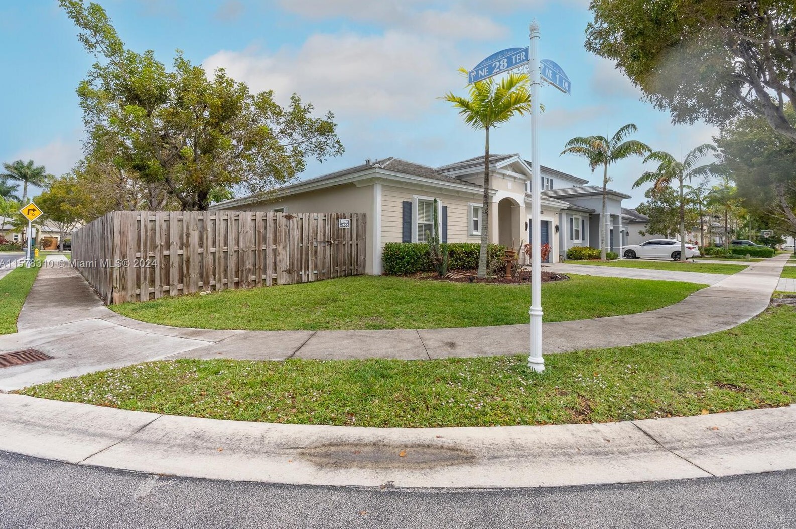 2833 1st Dr, Homestead, FL 33033-3031