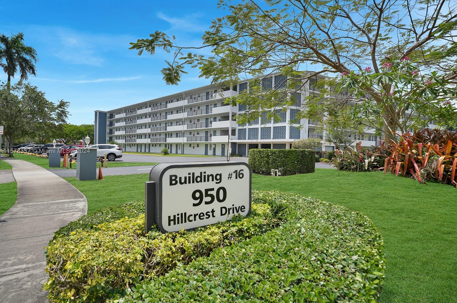 950 Hillcrest Dr, Hollywood FL 33021-7857 exterior