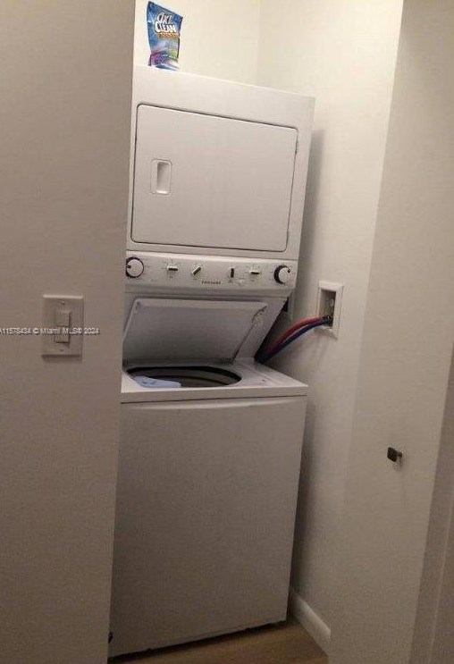 525 Meridian Ave, Miami FL  33139-6427 exterior