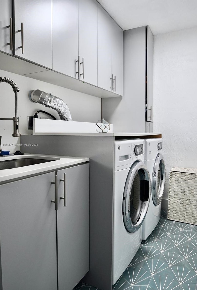 3053 Day Ave, Miami FL 33133-5108 exterior