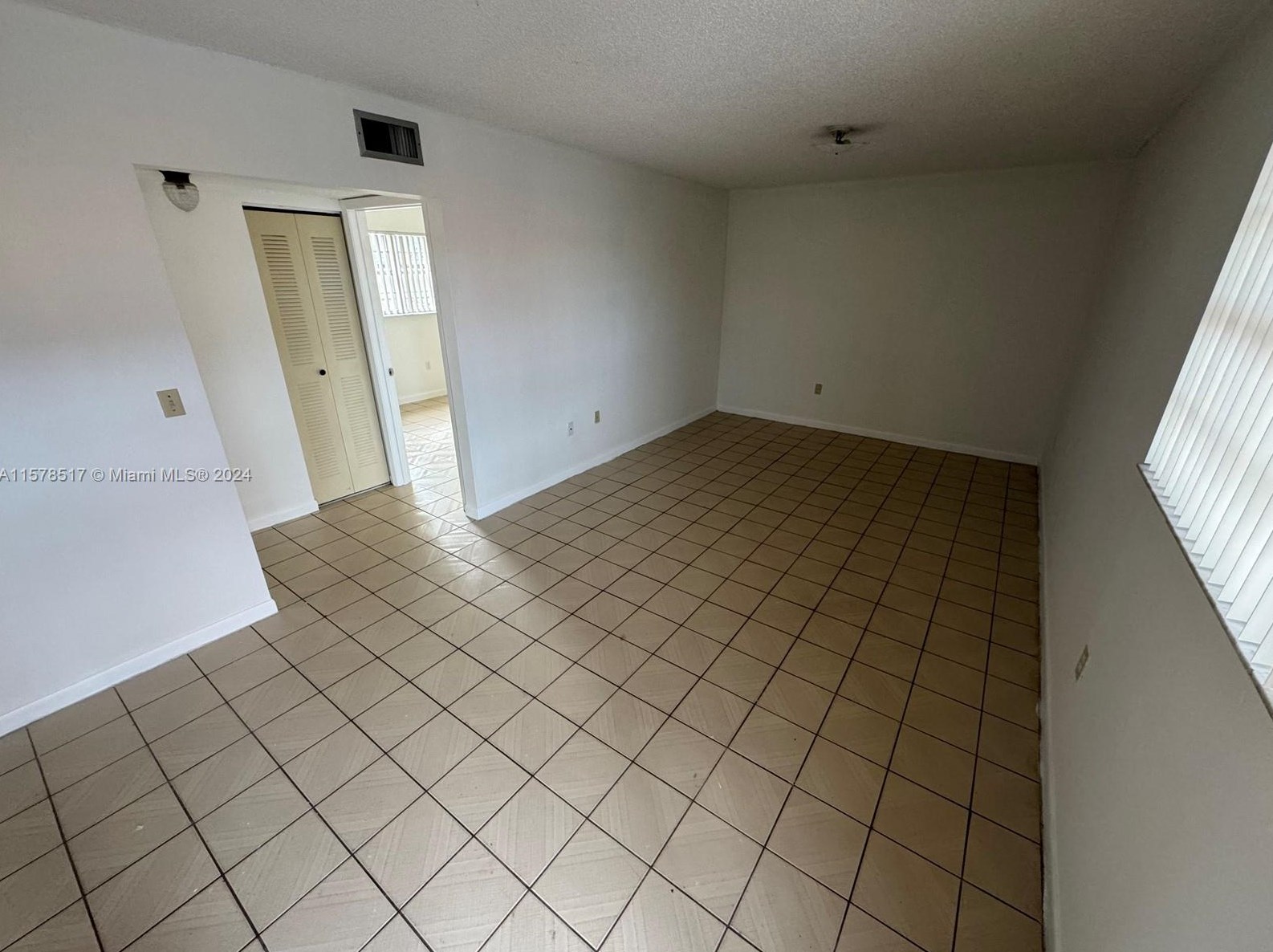 120 W 9th St #102, Hialeah, FL 33010