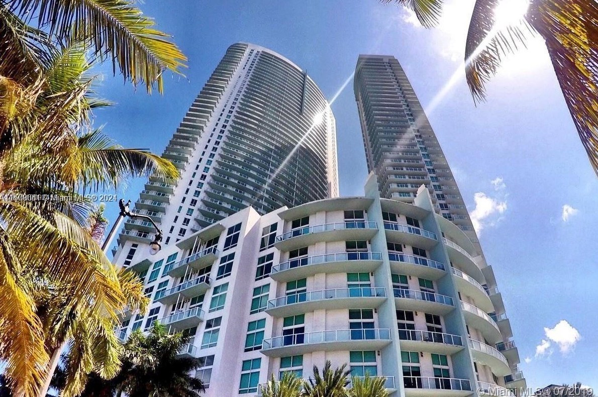 1900 Bayshore Dr, Miami FL  33133-3217 exterior