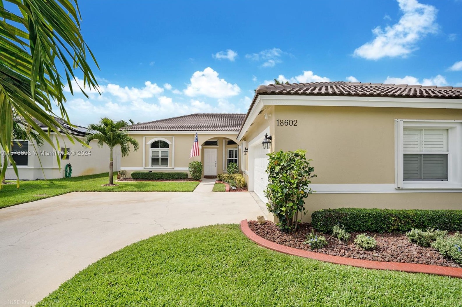 18602 23rd St, Hollywood, FL 33029-5323