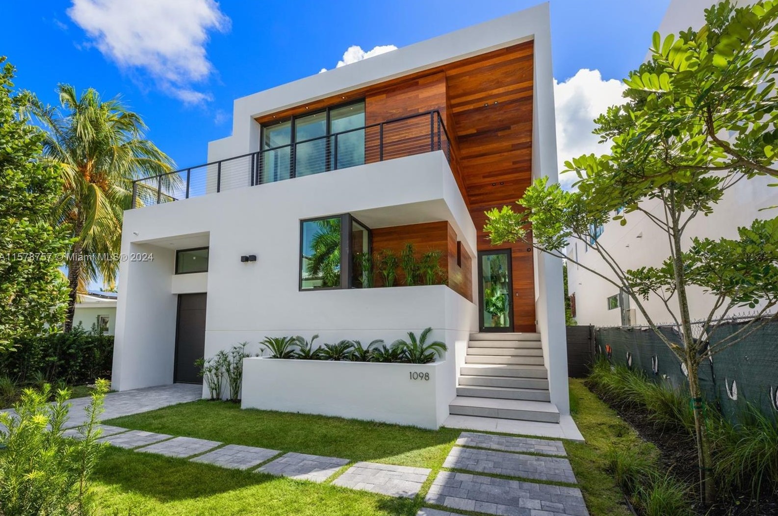 1098 Venetian Dr, Miami, FL 33139-1017