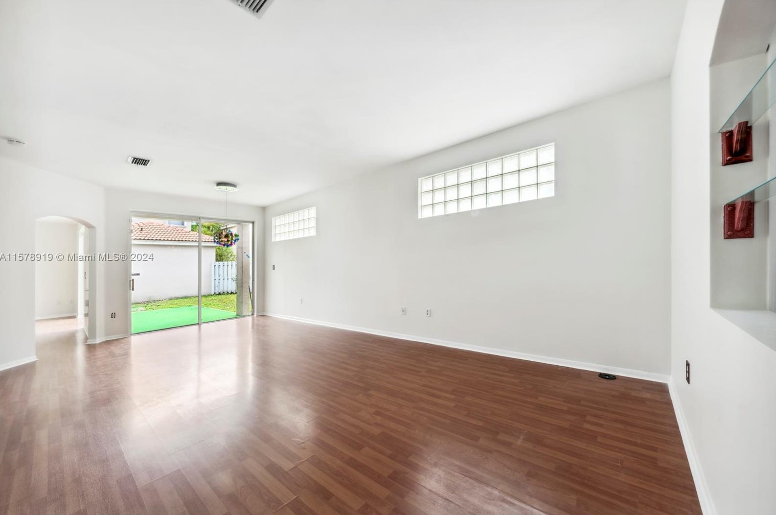 11250 Sunview Way, Hollywood, FL 33026-1155
